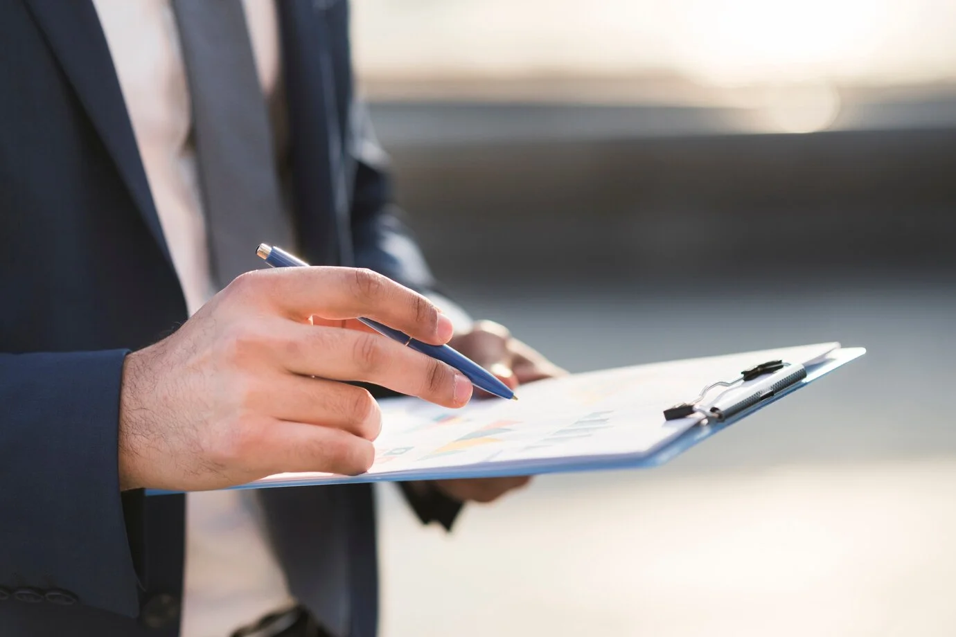 Mandate Sales vs. Traditional Property Selling